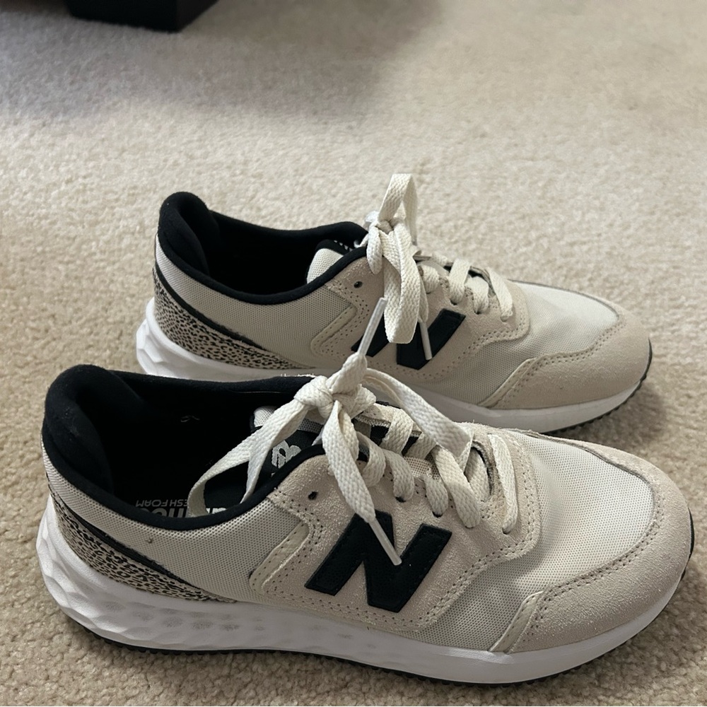 Women’s new balance sneaker
